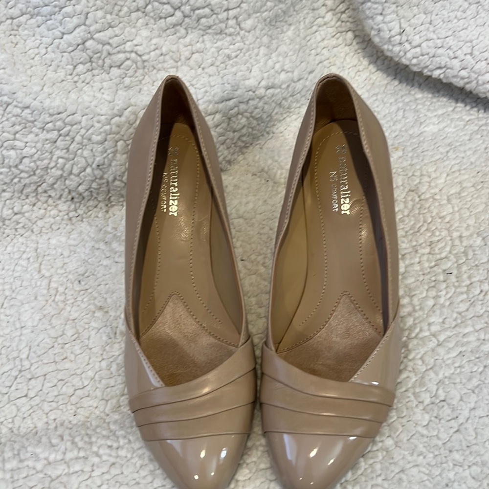 Naturalized nude pump, size 8